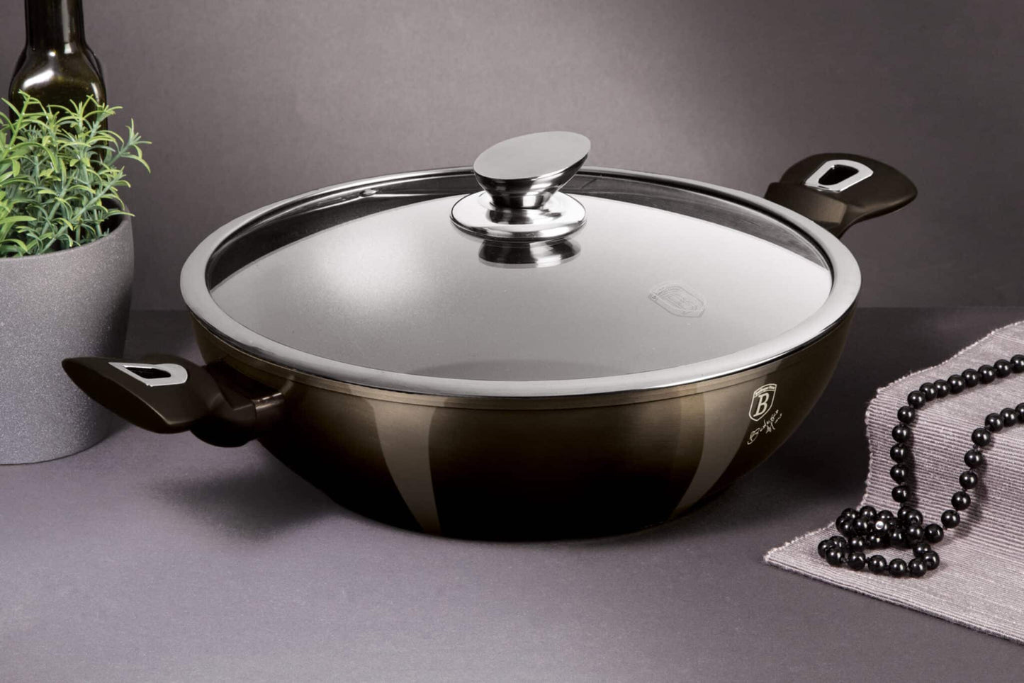 Wok con tapa Berlinger Haus de la línea metálica brillante en negro, 30 cms