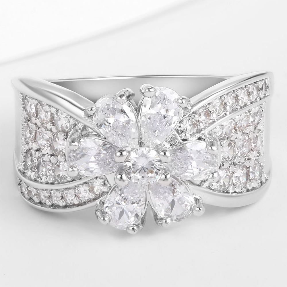 Anillo de Aleación Bañado en Oro con Cristal Emporia® Blanco