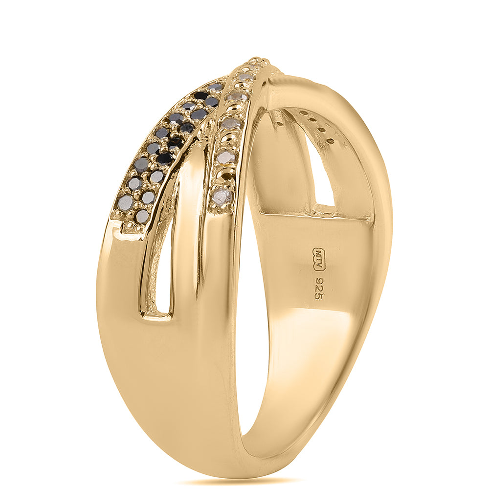 Anillo de Plata Bañada en Oro con Diamante Negro y Diamante blanco