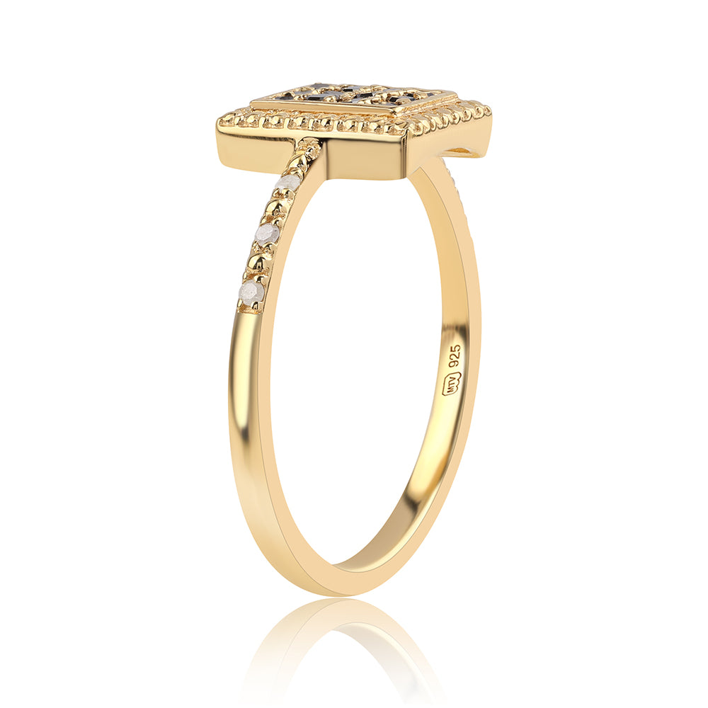 Anillo de Plata Bañada en Oro con Diamante Negro y Diamante blanco