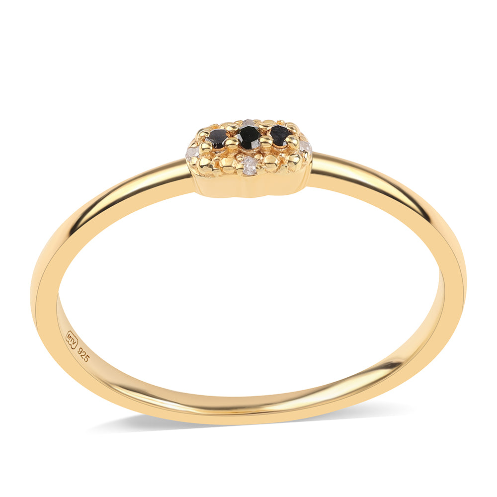 Anillo de Plata Bañada en Oro con Diamante Negro y Diamante blanco