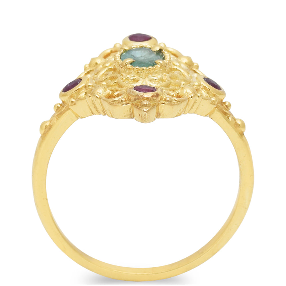 Anillo de Plata Bañada en Oro con Rubí de Madagascar y Esmeralda de Brasil