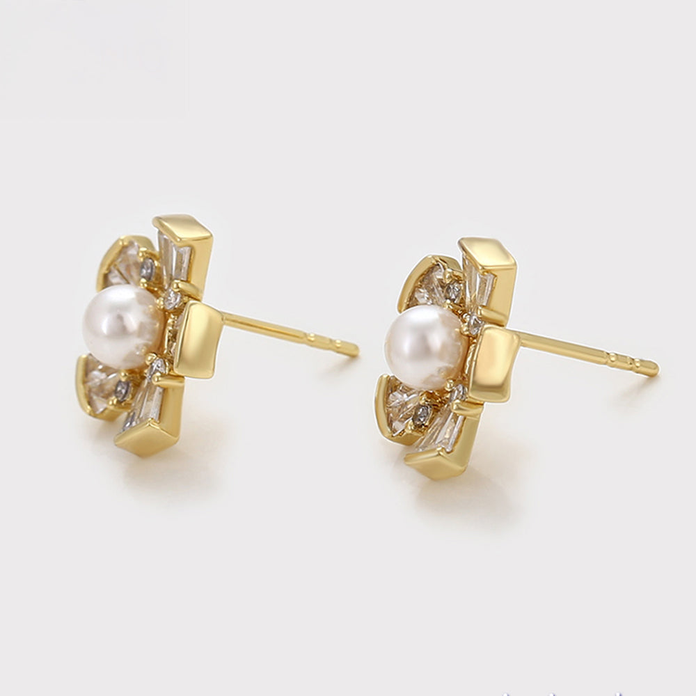 Pendientes de Aleación Bañado en Oro con Perla de cristal y Cristal Emporia® Blanco