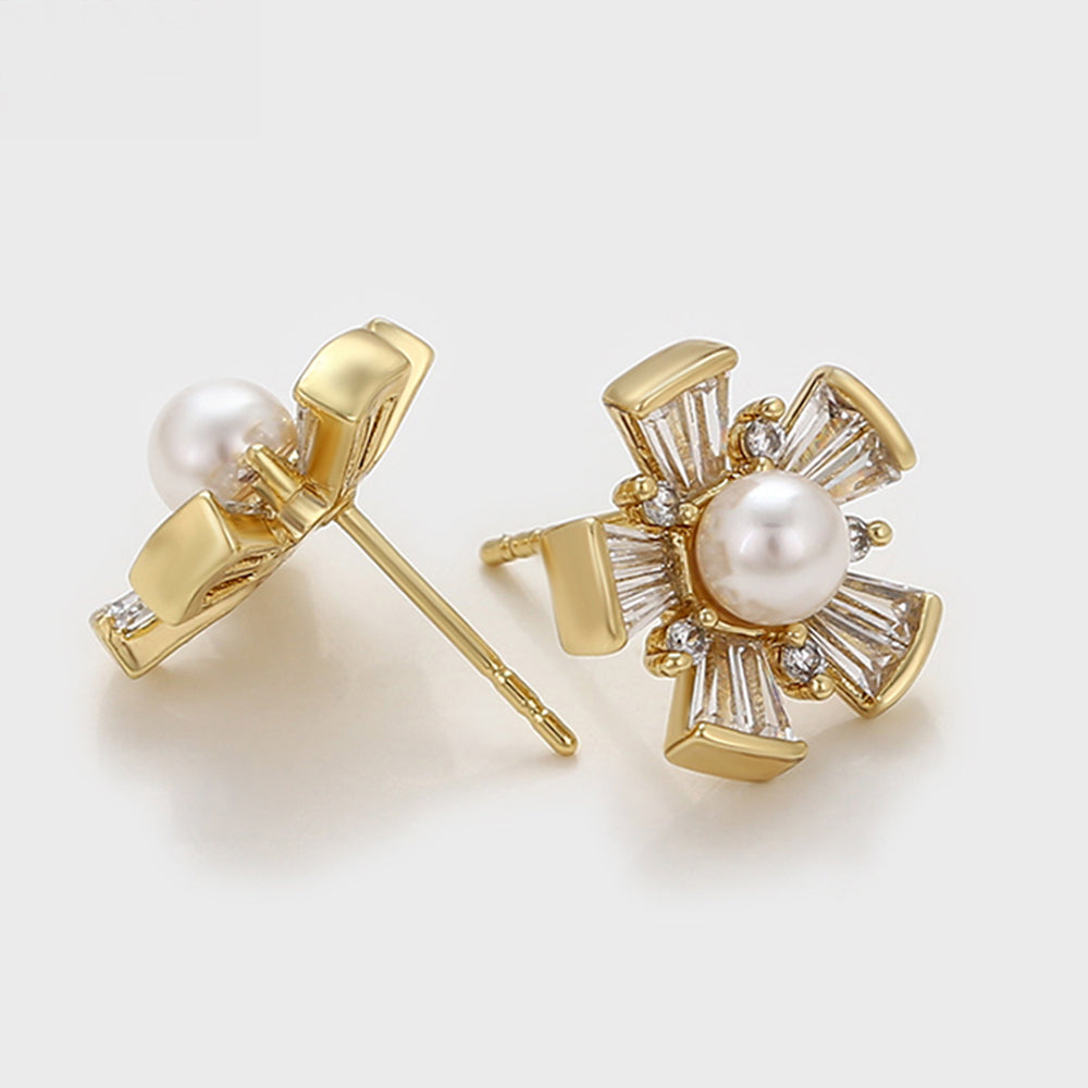 Pendientes de Aleación Bañado en Oro con Perla de cristal y Cristal Emporia® Blanco