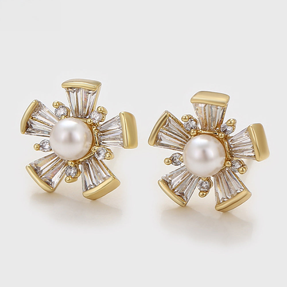 Pendientes de Aleación Bañado en Oro con Perla de cristal y Cristal Emporia® Blanco