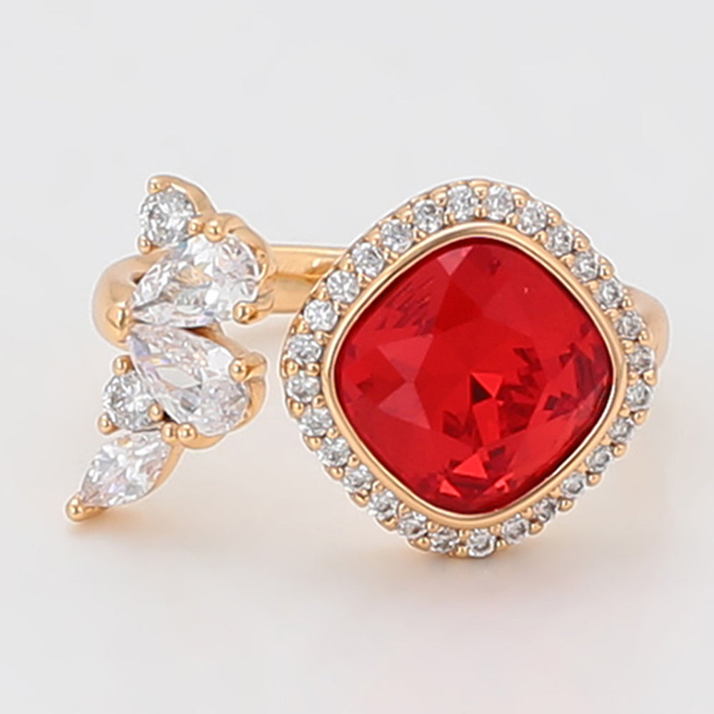 Anillo de Aleación Bañado en Oro con Cristal Emporia® Rojo y Cristal Emporia® Blanco