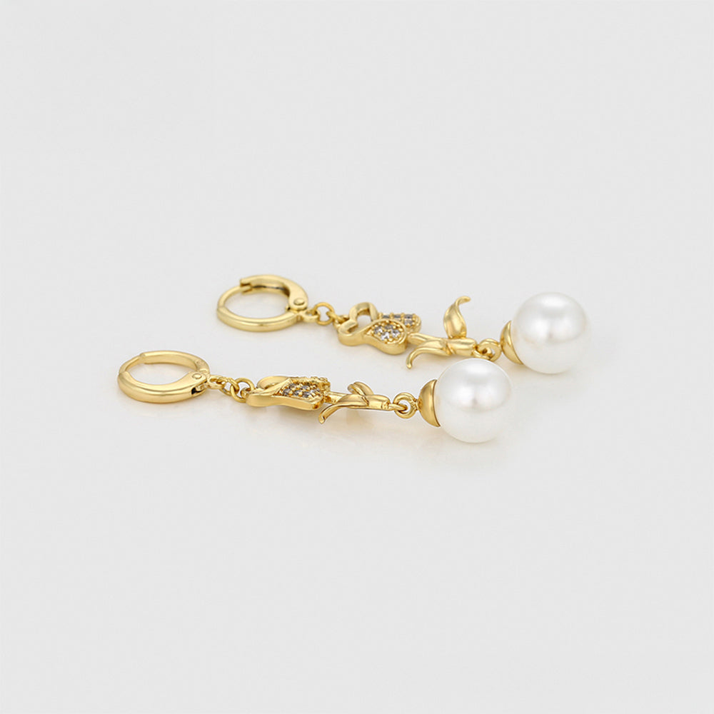 Pendientes de Aleación Bañado en Oro con Perla de cristal y Cristal Emporia® Blanco