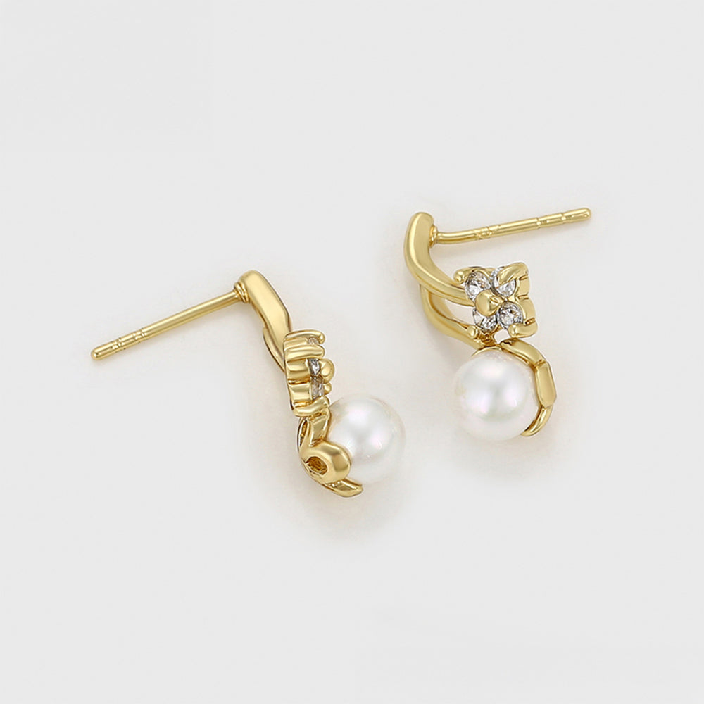 Pendientes de Aleación Bañado en Oro con Perla de cristal y Cristal Emporia® Blanco