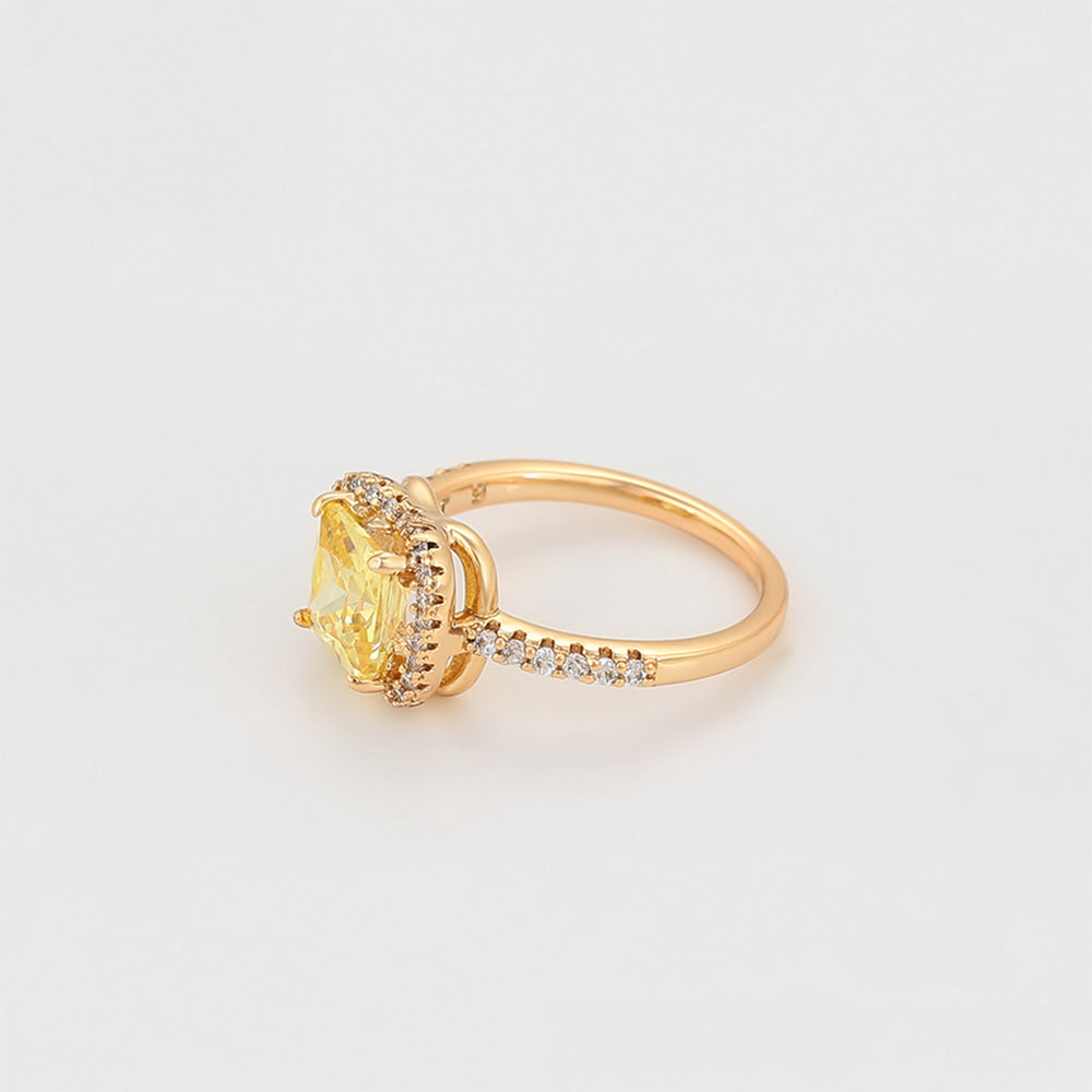 Anillo de Aleación Bañado en Oro con Cristal Emporia® Amarillo y Cristal Emporia® Blanco