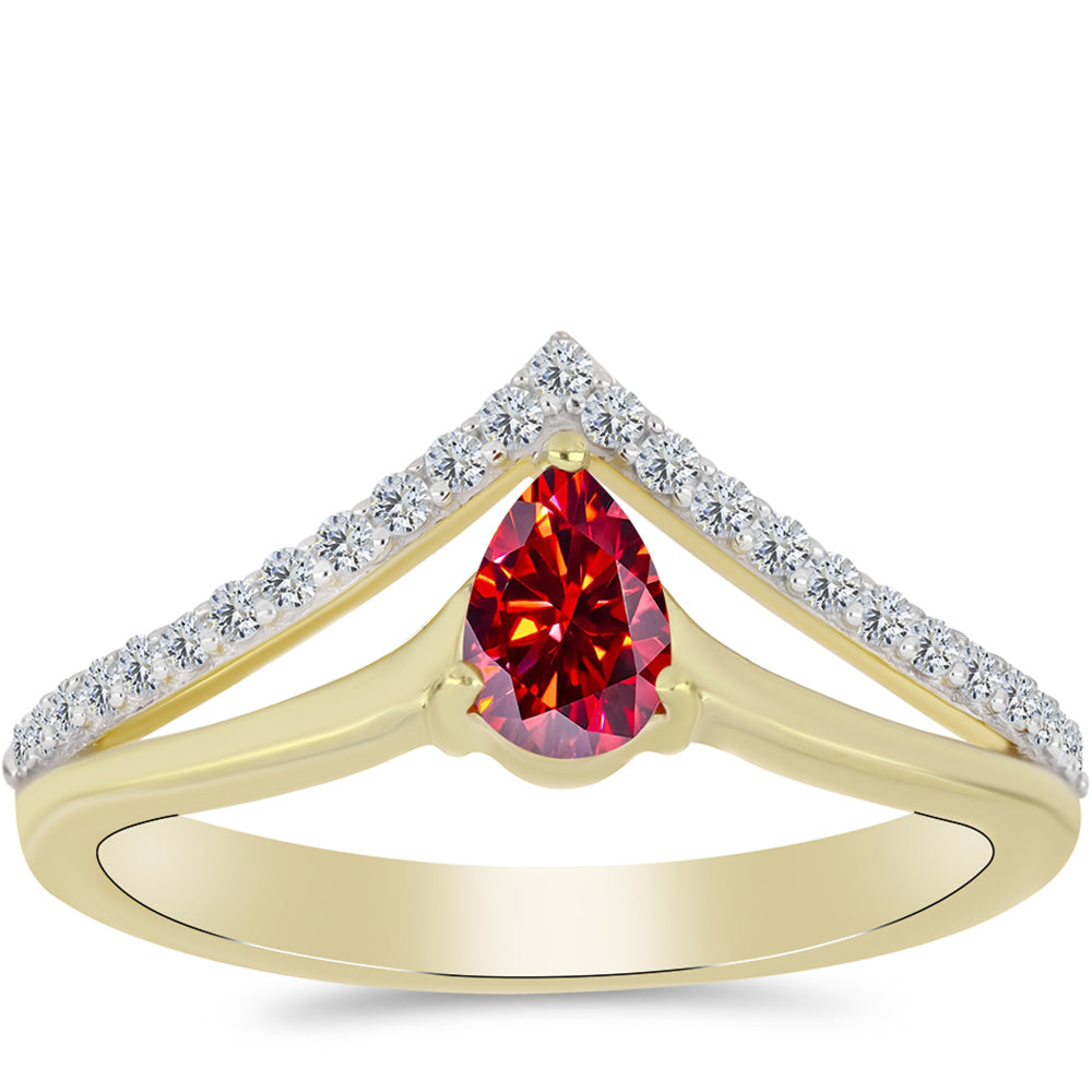 Anillo de Plata Bañada en Oro con Majestuosa moisanita roja y Topacio Blanco