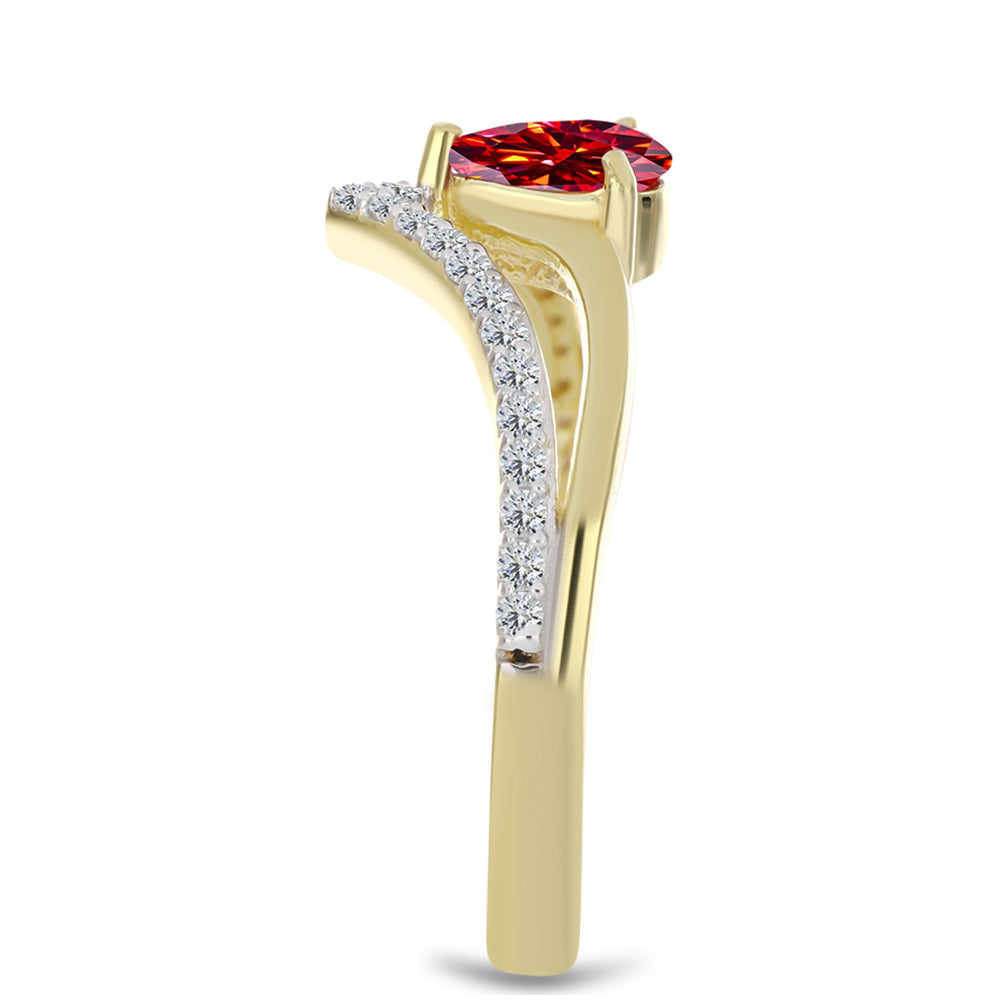 Anillo de Plata Bañada en Oro con Majestuosa moisanita roja y Topacio Blanco
