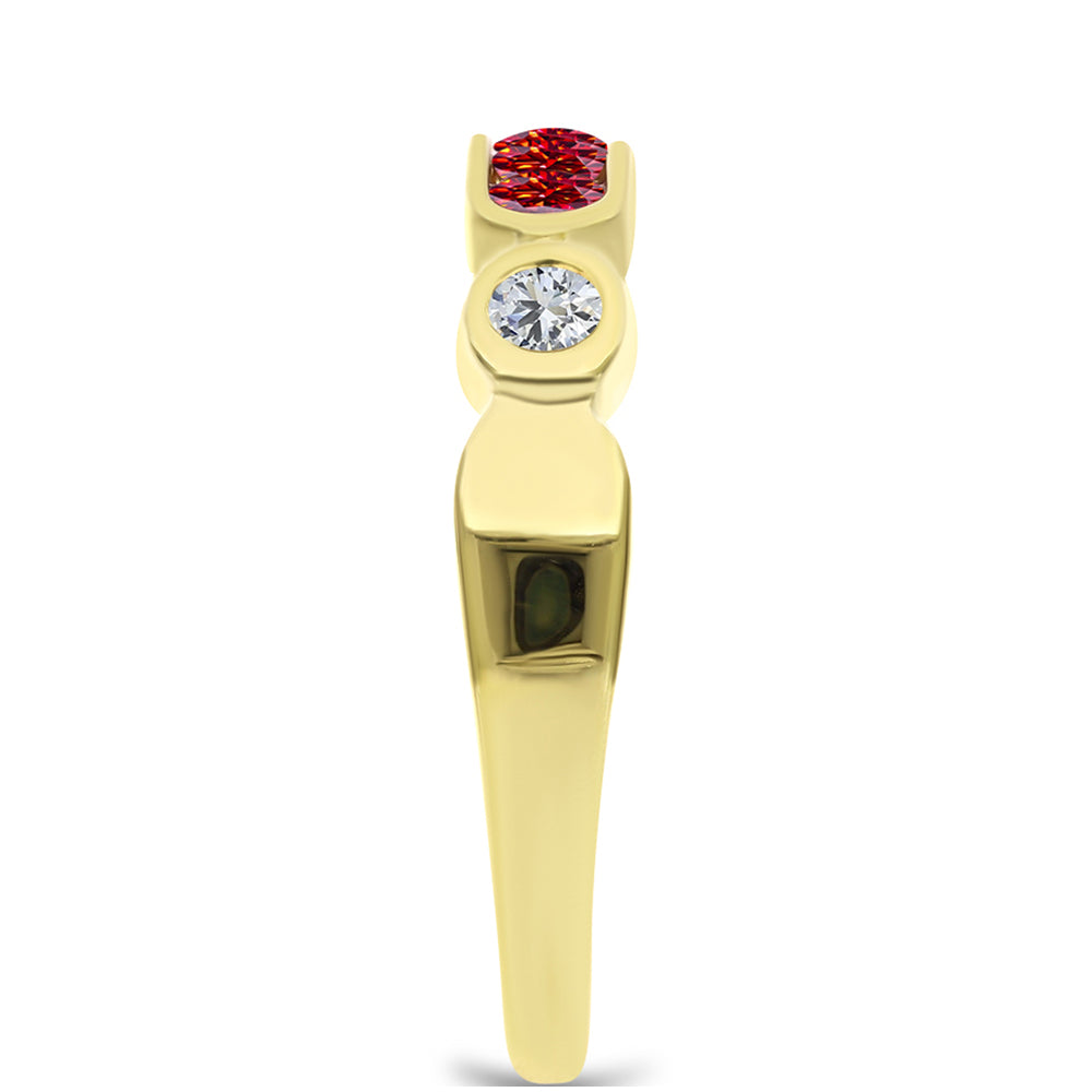 Anillo de Plata Bañada en Oro con Majestuosa moisanita roja y Topacio Blanco