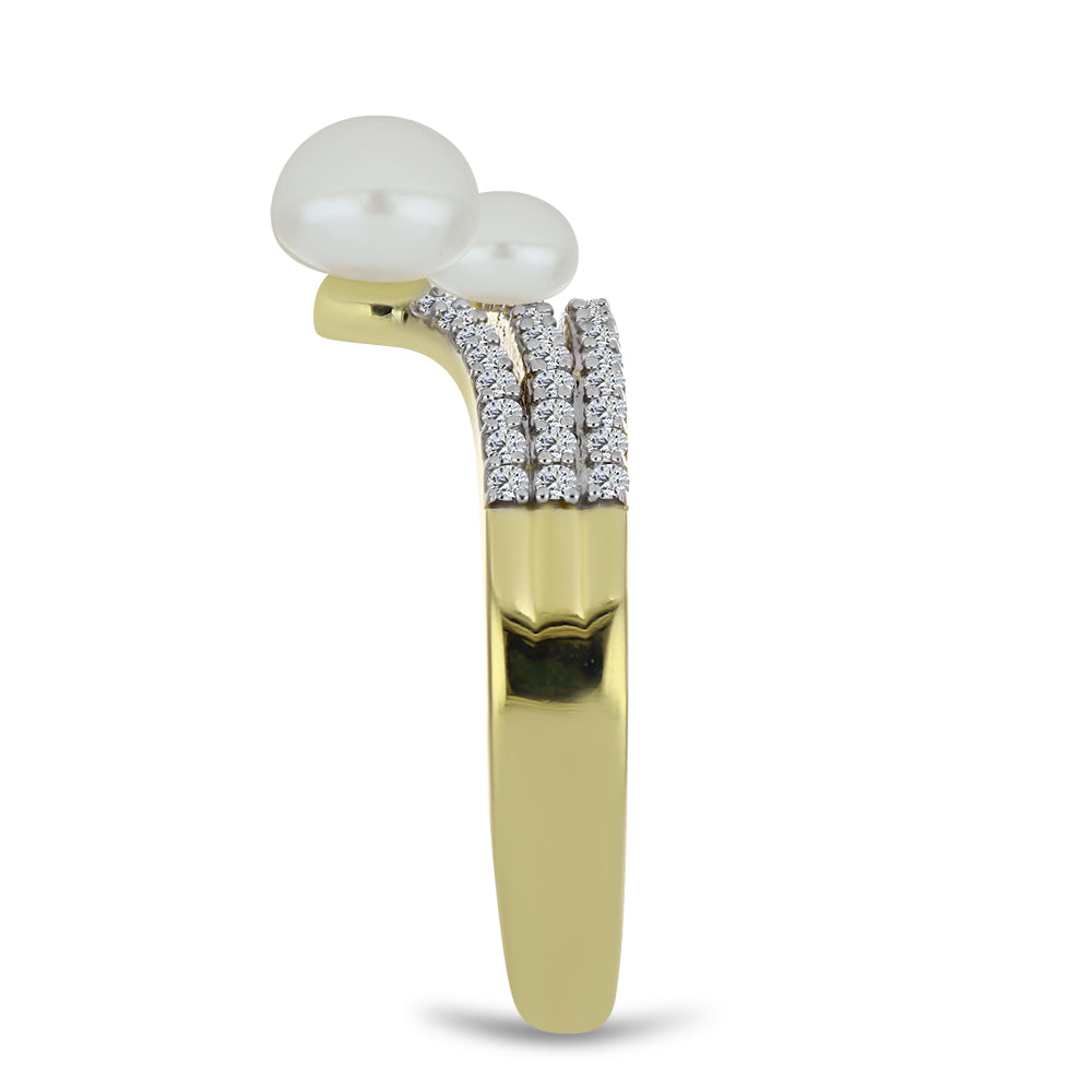 Anillo de Plata Bañada en Oro con Perla blanca de agua dulce y Topacio Blanco
