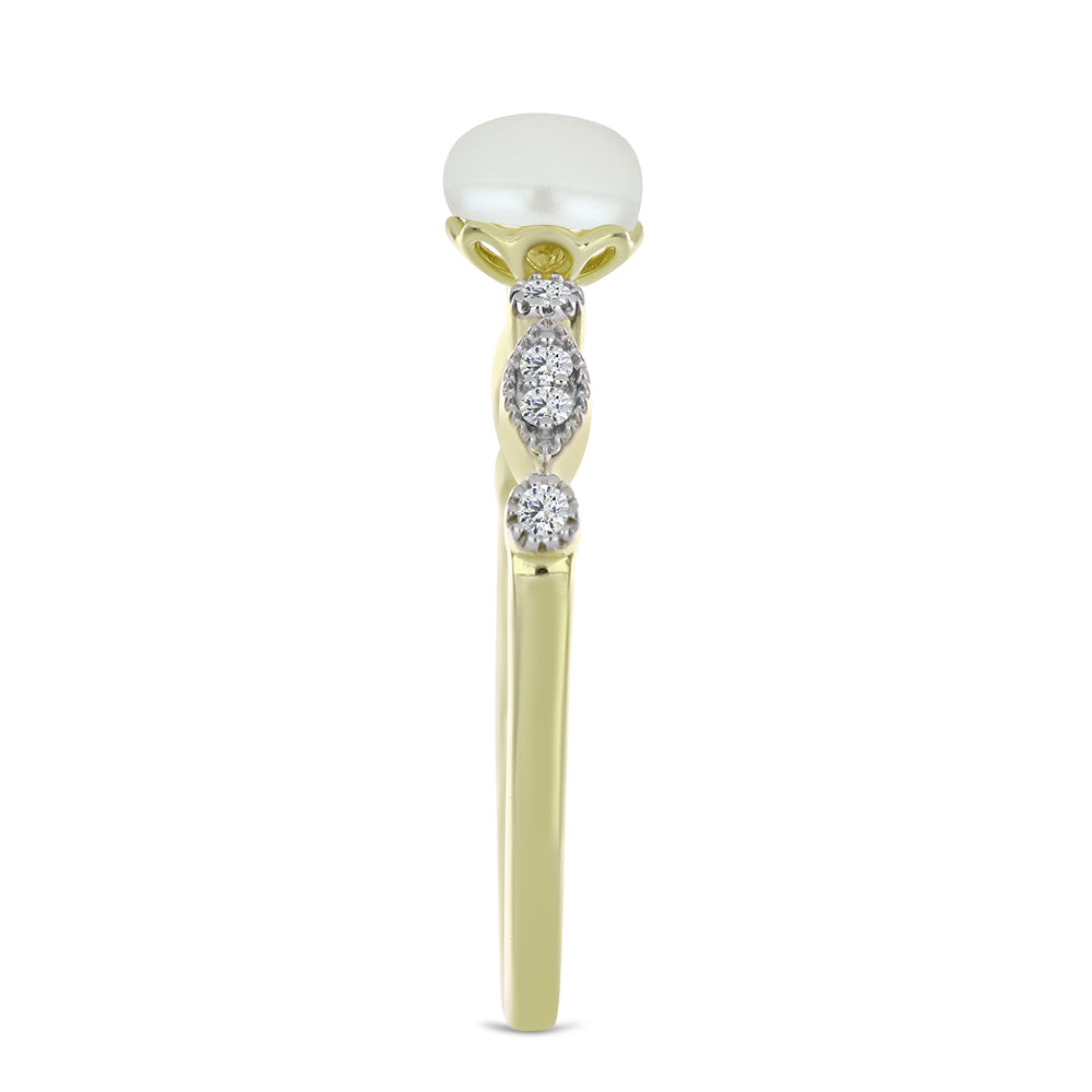 Anillo de Plata Bañada en Oro con Perla blanca de agua dulce y Topacio Blanco