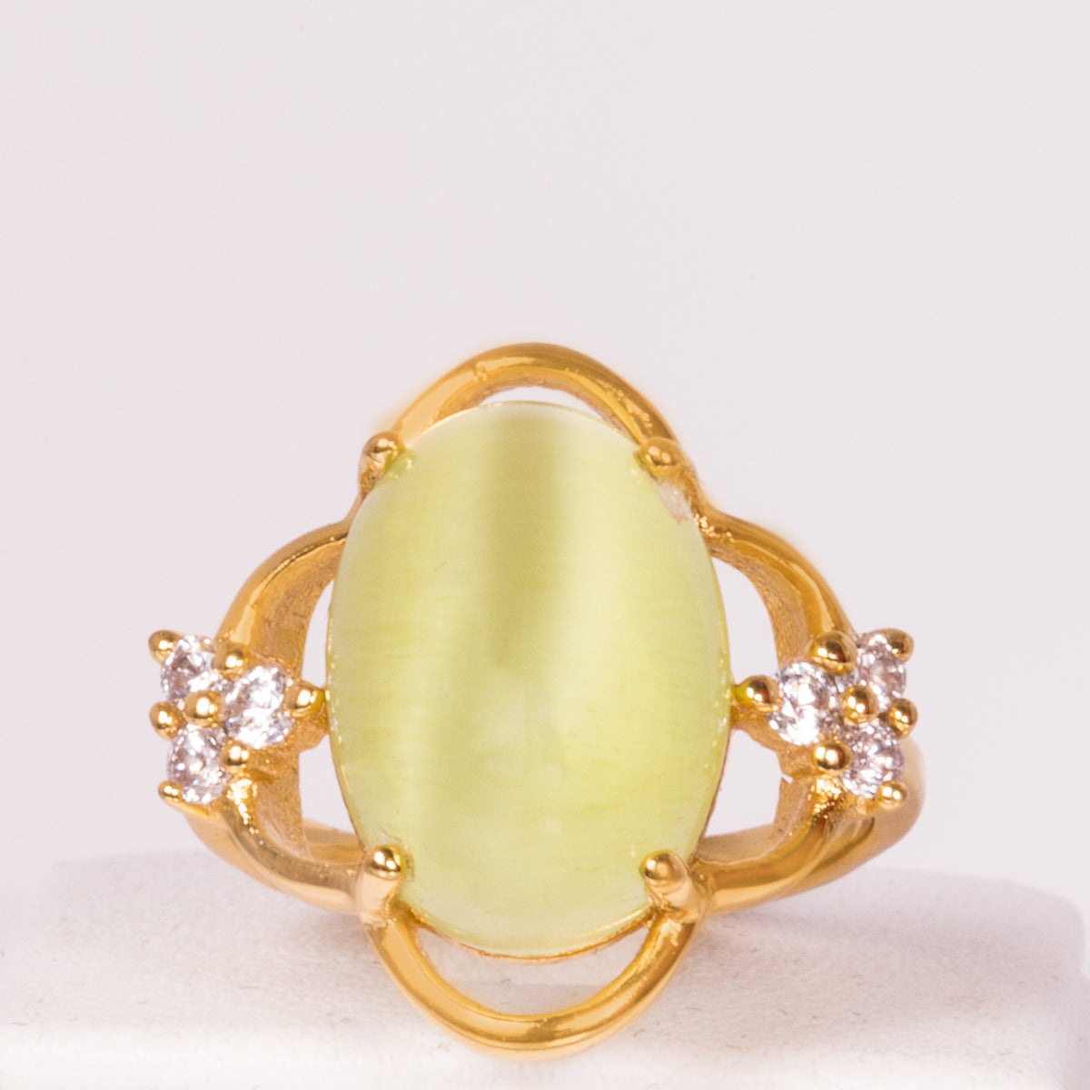 Anillo de Aleación Bañado en Oro con Cristal Emporia® Blanco ( Anillo )