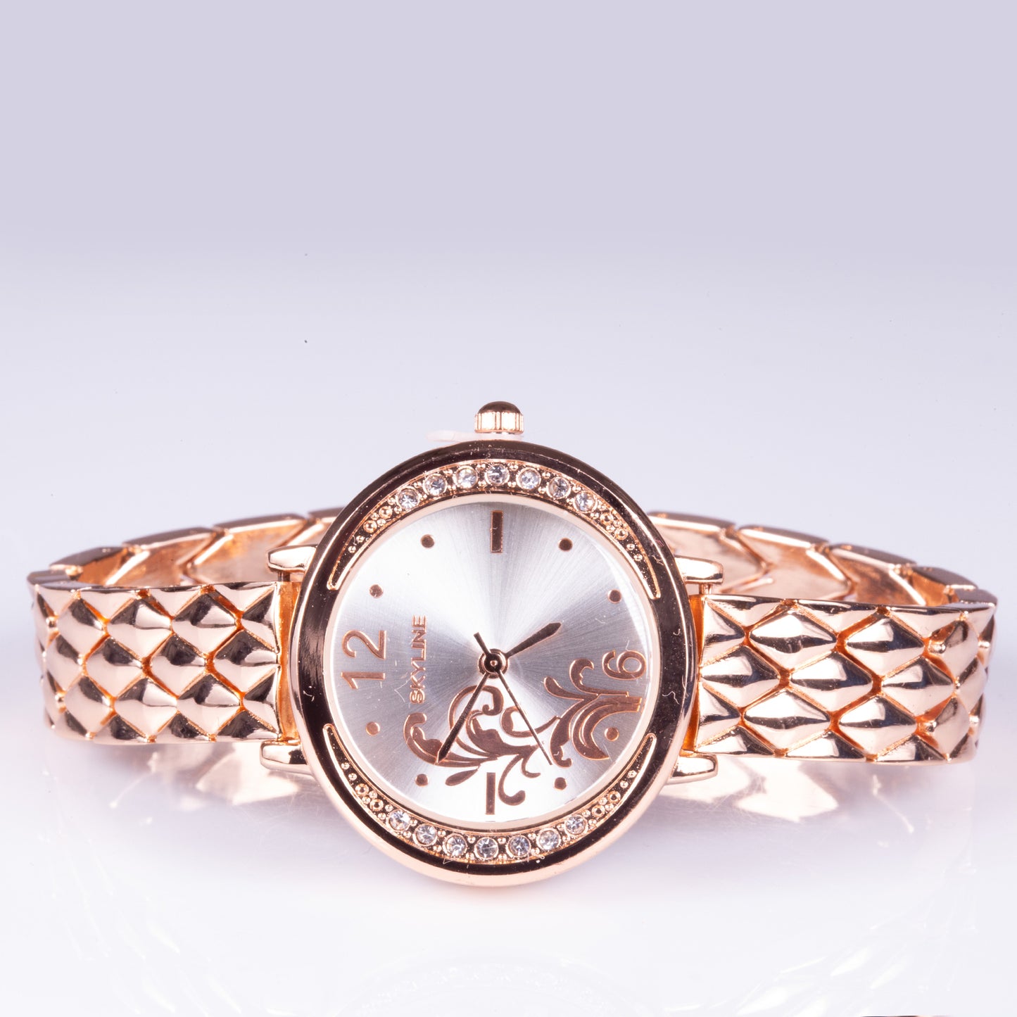 Reloj de moda para mujer con banda de acero, color dorado