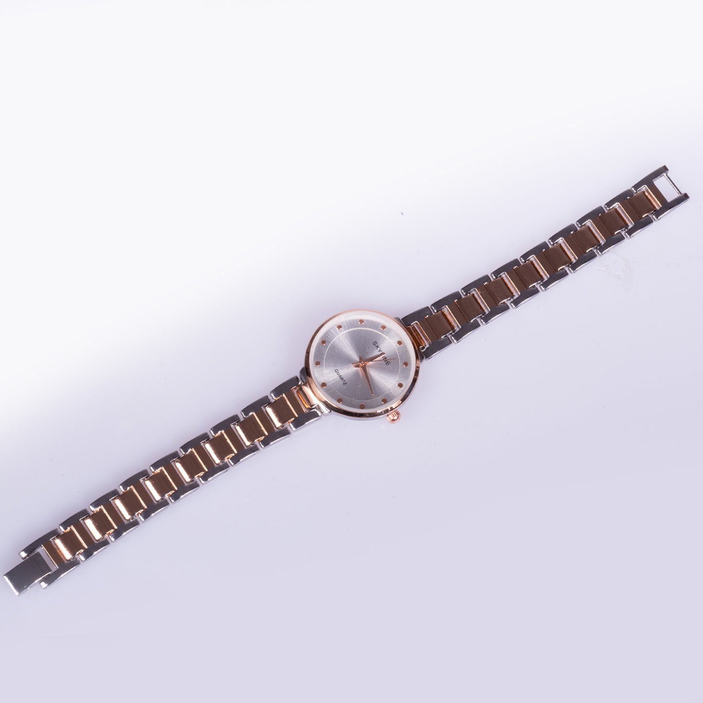 Reloj de moda para mujer con banda de acero, color dorado
