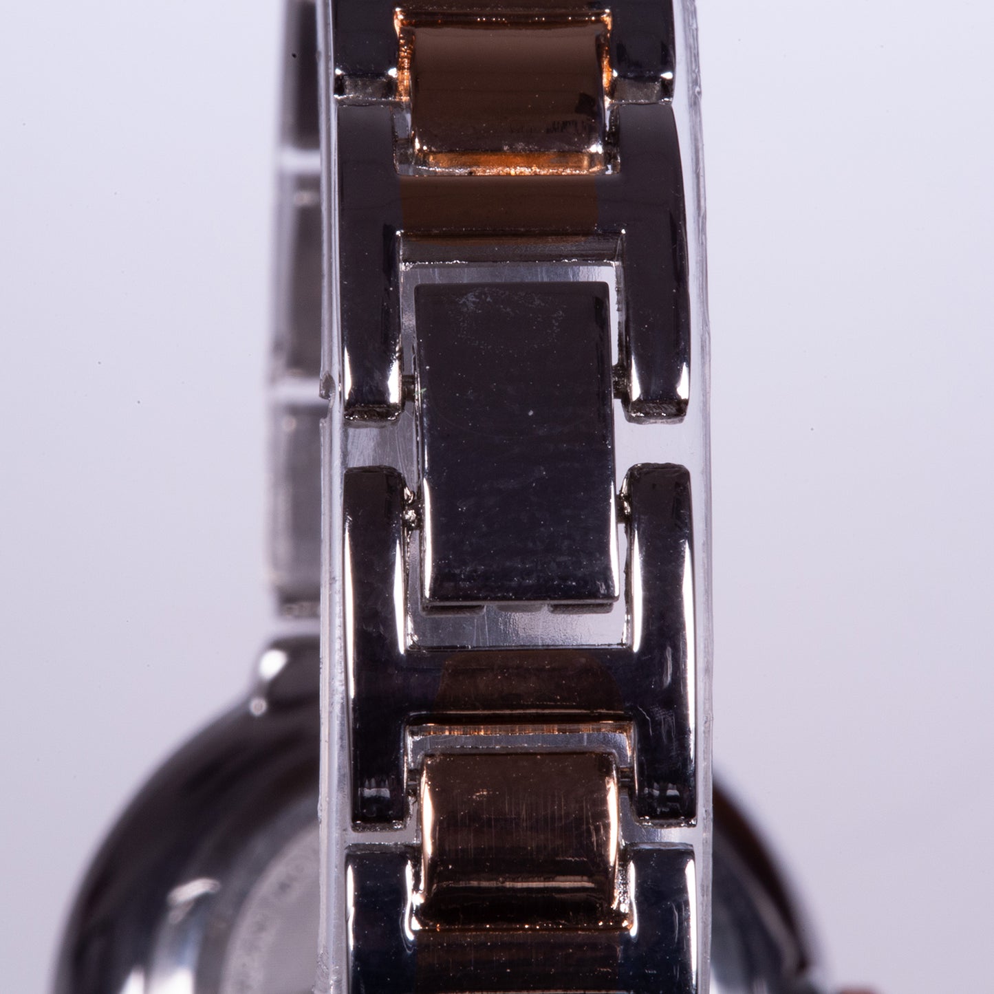 Reloj de moda para mujer con banda de acero, color dorado