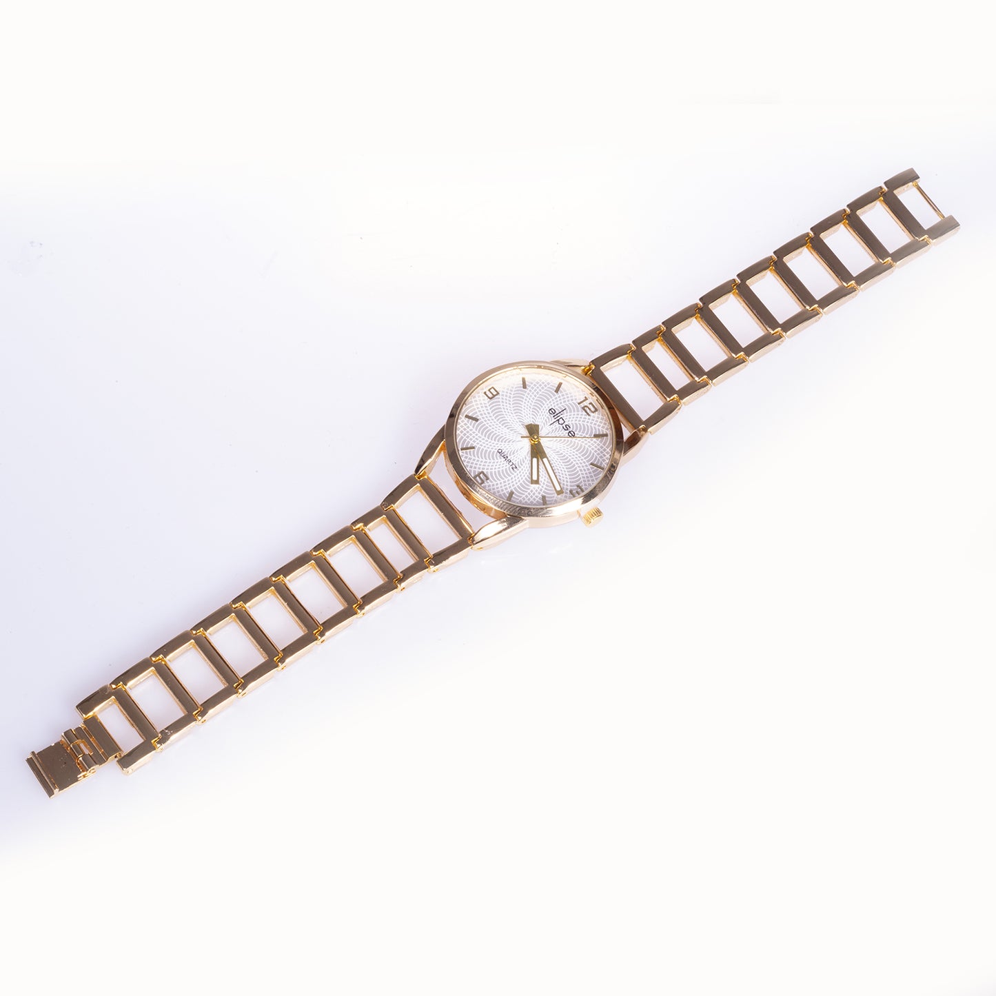 Reloj de moda para mujer con banda de acero, color dorado