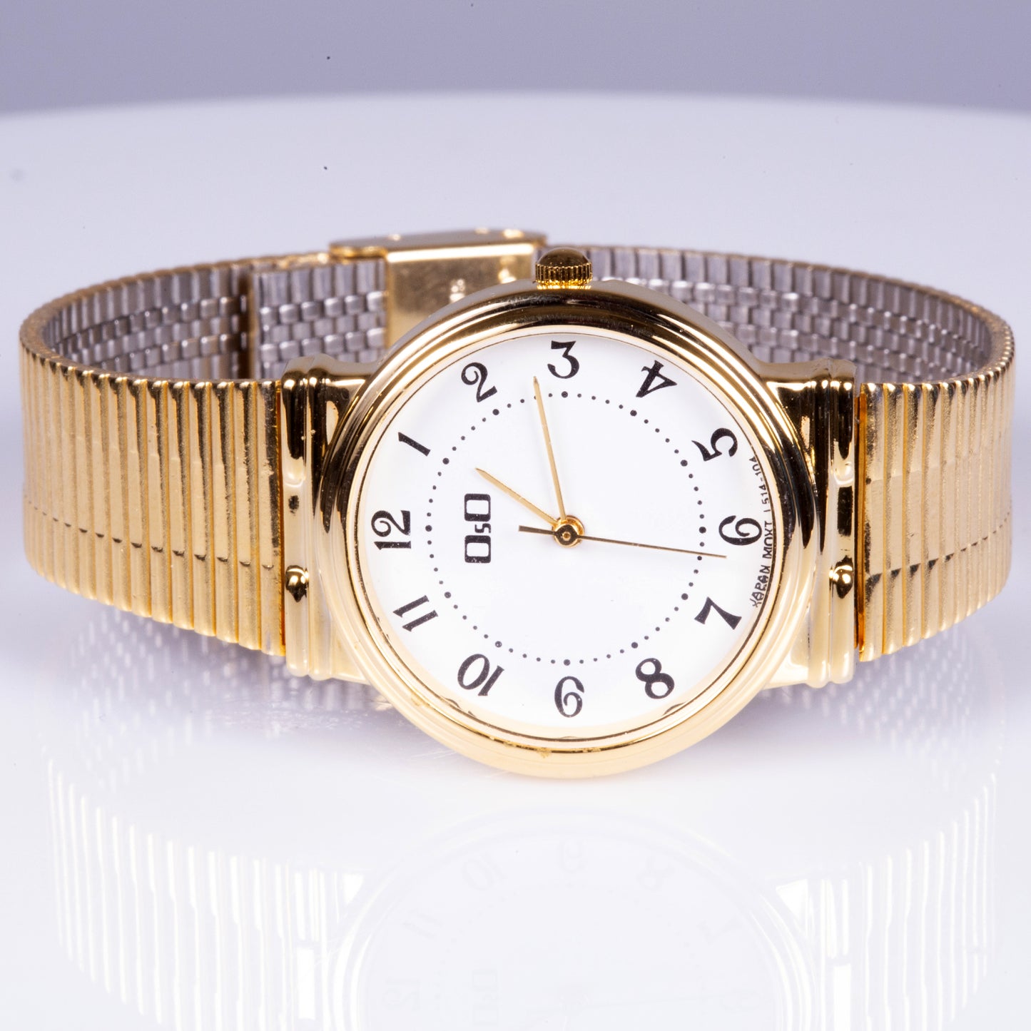 Reloj de moda para mujer con banda de acero, color dorado