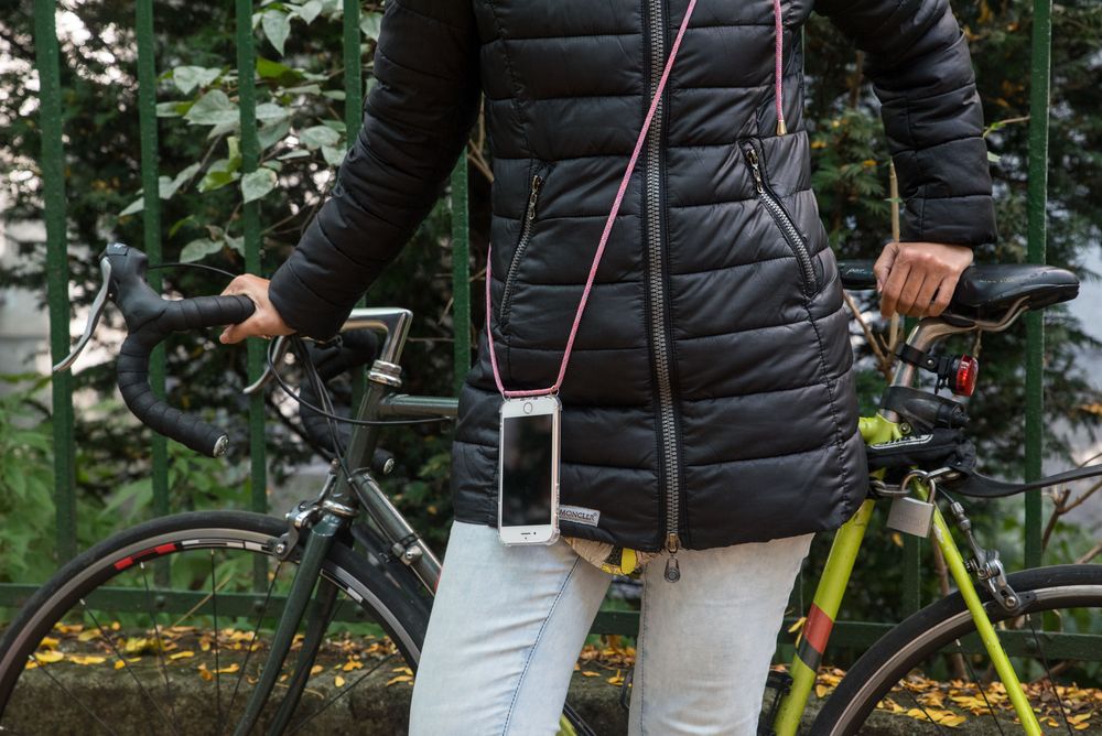 La funda para móvil HMH es transparente con múltiples collares para los móviles Samsung