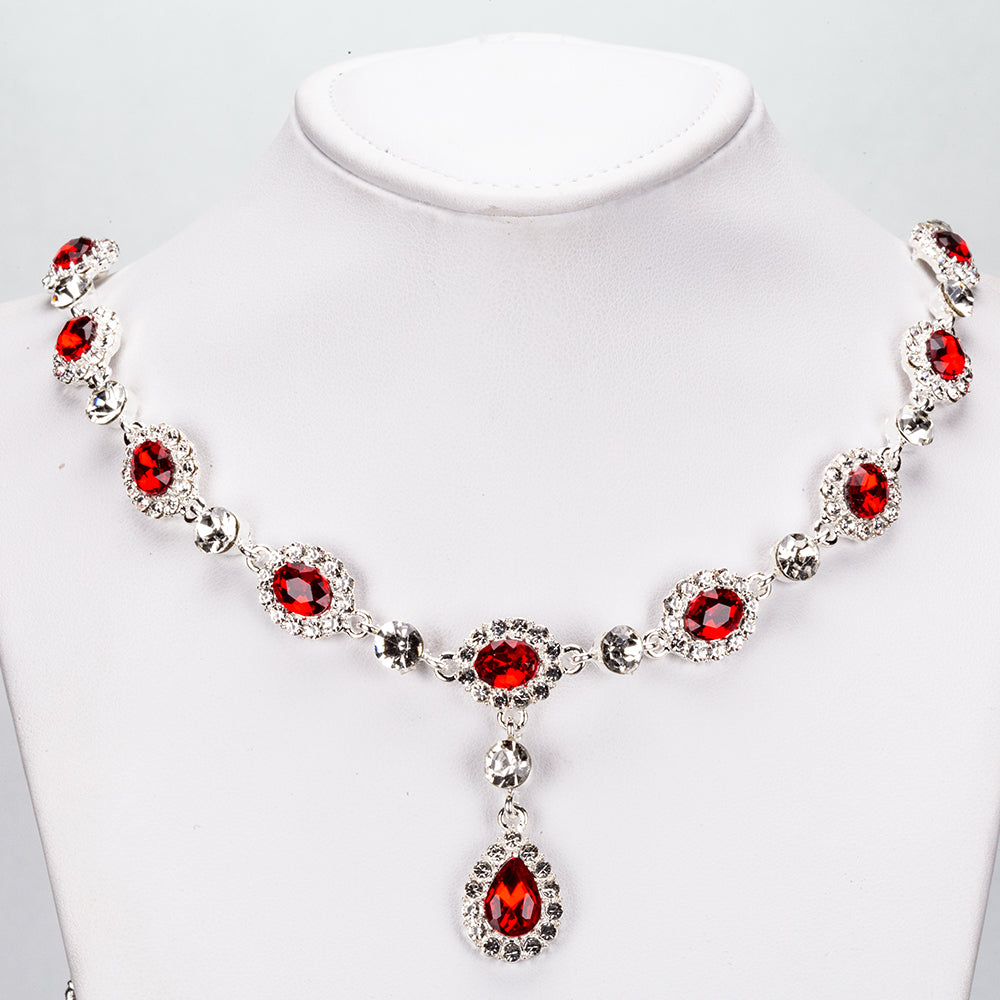 Conjunto de Aleación Bañado en Oro Blanco con Cristal Emporia® Rojo y Cristal Emporia® Blanco ( Collar +Pendientes )