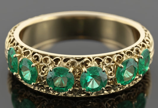 La perfecta armonía entre anillos de plata y pendientes de oro: ¿Cómo combinarlos con estilo?