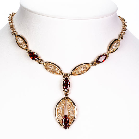 Conjunto de Aleación Bañado en Oro con Cristal Emporia® Rojo ( Collar +Pendientes )