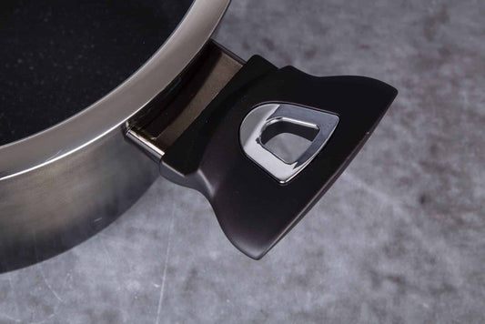 Cacerola con tapa (6,1 L) Berlingen Haus edición línea metálica brillante en negro