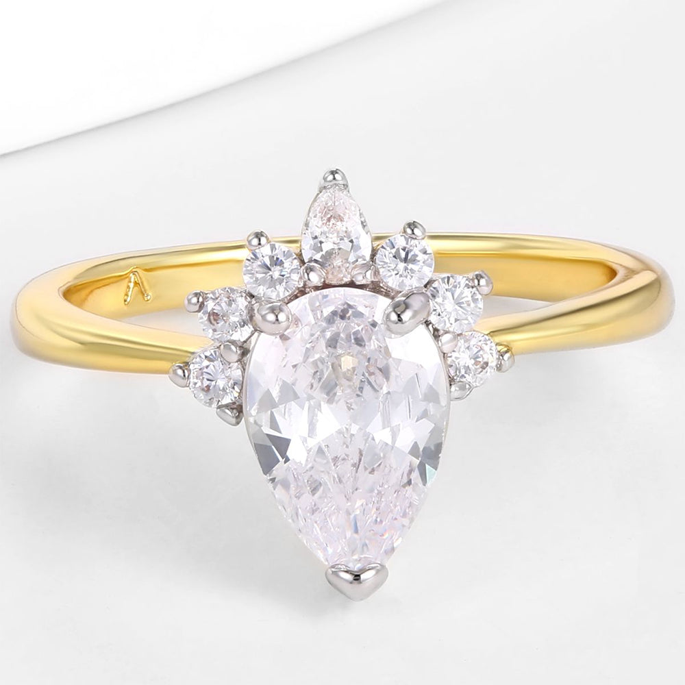 Anillo de Aleación Bañado en Oro con Cristal Emporia® Blanco