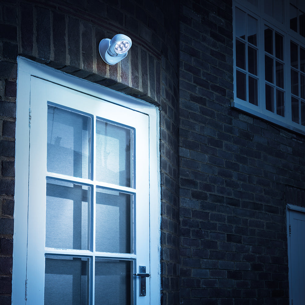 Luz con sensor Bright para interior y exterior 7 