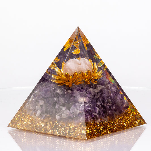 Talismán de pirámide de conexión con luz dorada