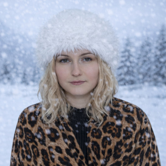 Gorro de invierno de piel sintética beige – talla única