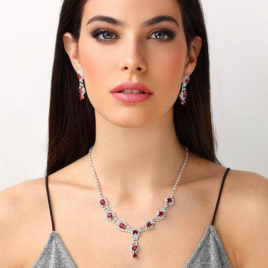 Conjunto de Aleación Bañado en Oro con Cristal Emporia® Rojo y Cristal Emporia® Blanco ( Collar +Pendientes )
