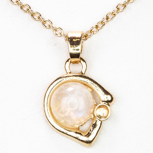 Collar de Aleación Bañado en Oro con Piedra Lunar Arco Iris y Cristal Emporia® Blanco ( Collar +Colgante )