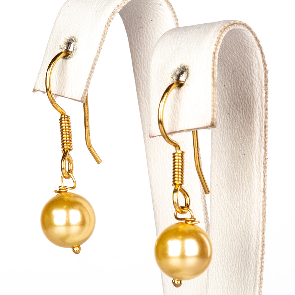Conjunto de Plata Bañada en Oro con Perla de concha ( Pendientes +Pulsera ) 10 