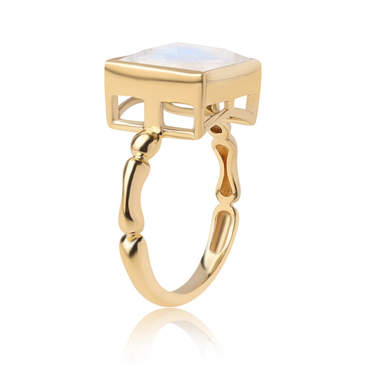 Anillo de Plata Bañada en Oro con Piedra de Luna de arcoiris AA