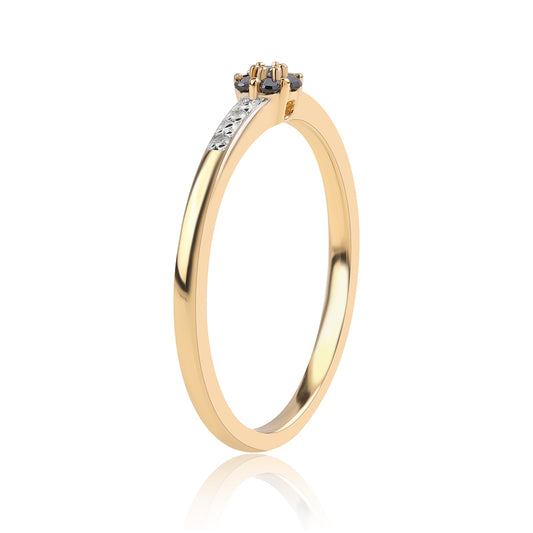 Anillo de Plata Bañada en Oro con Diamante Negro y Diamante blanco