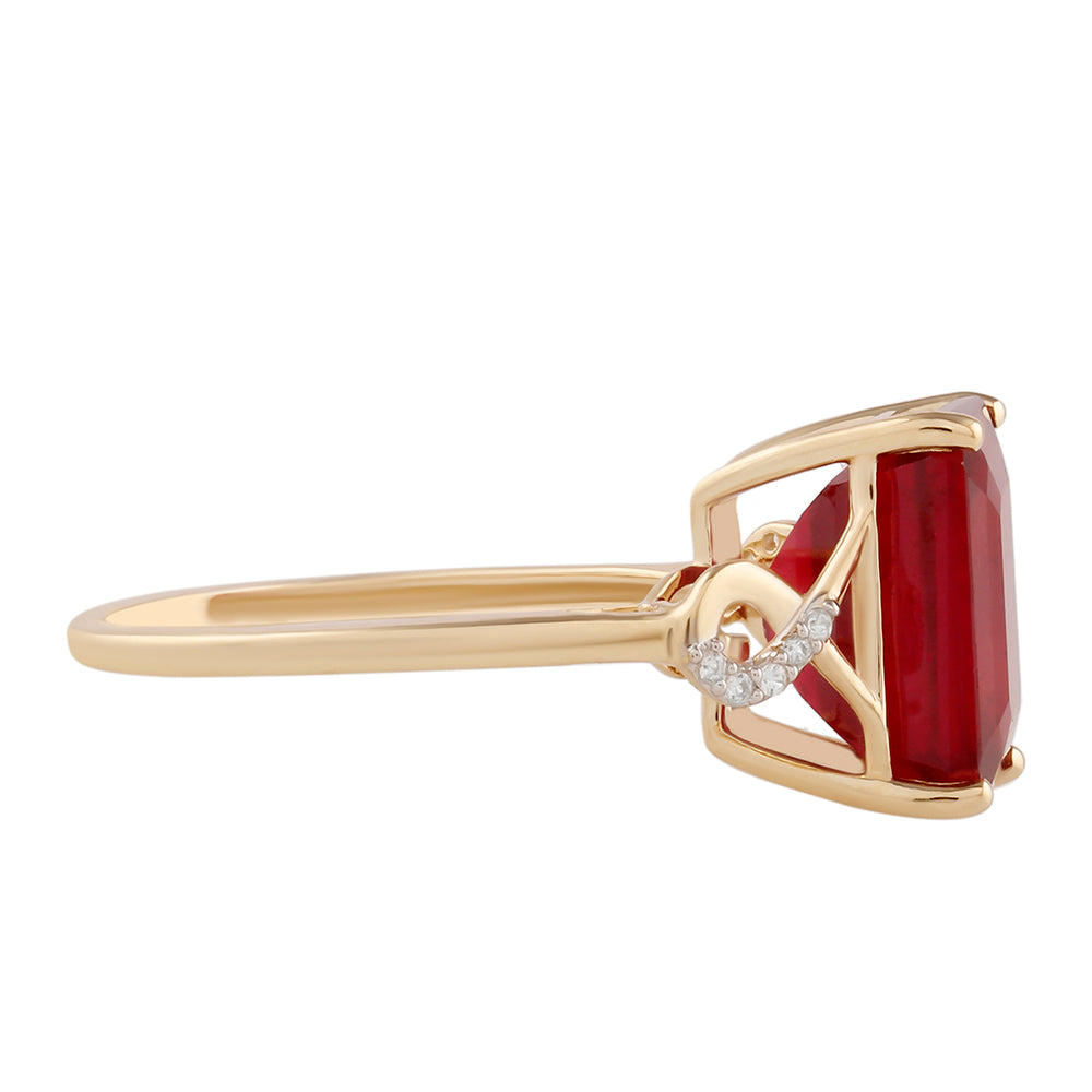 Anillo de Oro 9K con Rubí de Madagascar y Zircón Blanco