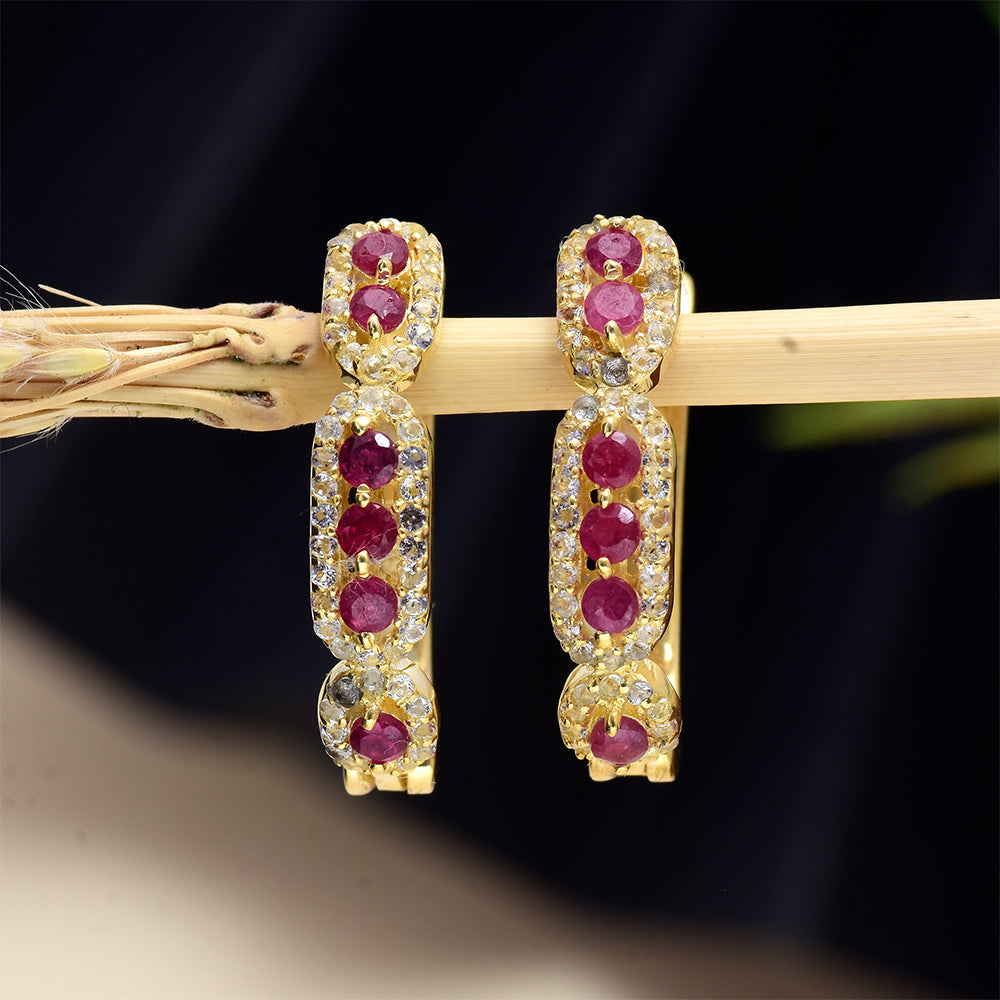 Pendientes de Plata Bañada en Oro con Rubí de Madagascar y Topacio Blanco