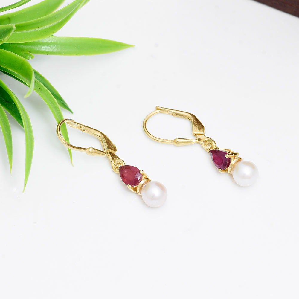 Pendientes de Plata Bañada en Oro con Rubí de Madagascar y Perla blanca de agua dulce