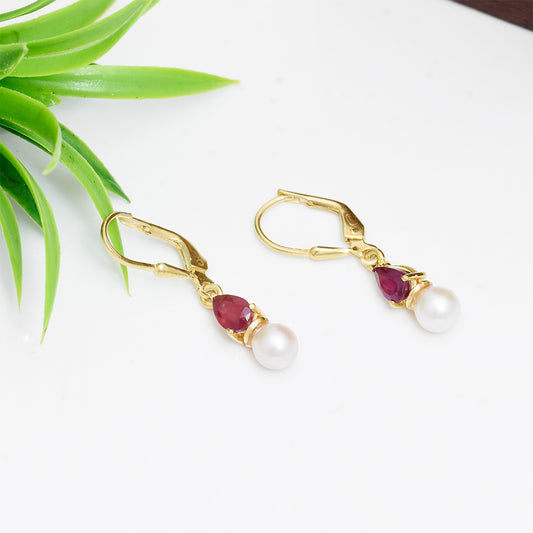 Pendientes de Plata Bañada en Oro con Rubí de Madagascar y Perla blanca de agua dulce