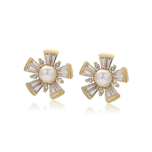 Pendientes de Aleación Bañado en Oro con Perla de cristal y Cristal Emporia® Blanco