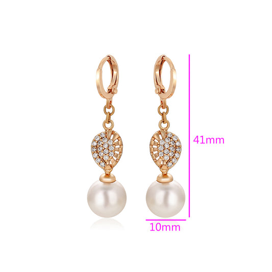 Pendientes de Aleación Bañado en Oro con Perla de cristal y Cristal Emporia® Blanco