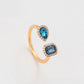 Anillo de Aleación Bañado en Oro con Cristal Emporia® Azul y Cristal Emporia® Blanco