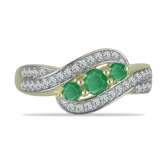 Anillo de Plata Bañada en Oro con Esmeralda de Brasil y Topacio Blanco