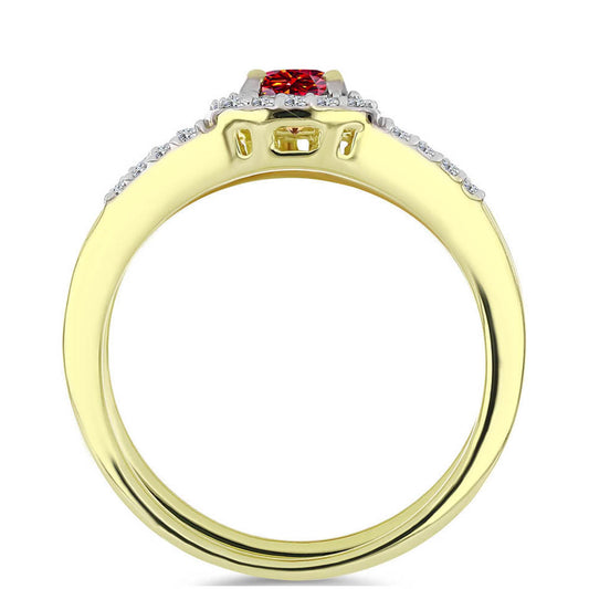Anillo de Plata Bañada en Oro con Majestuosa moisanita roja y Topacio Blanco