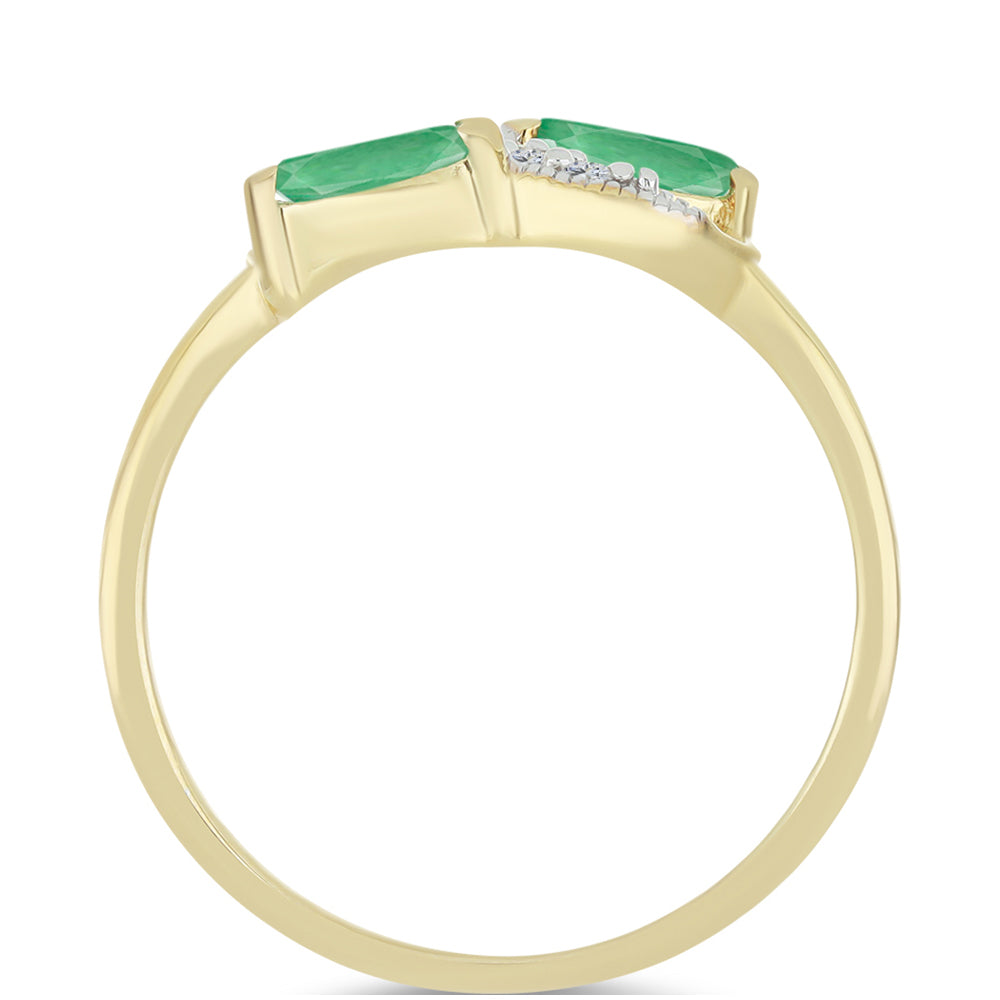 Anillo de Plata Bañada en Oro con Esmeralda de Brasil y Zircón Blanco