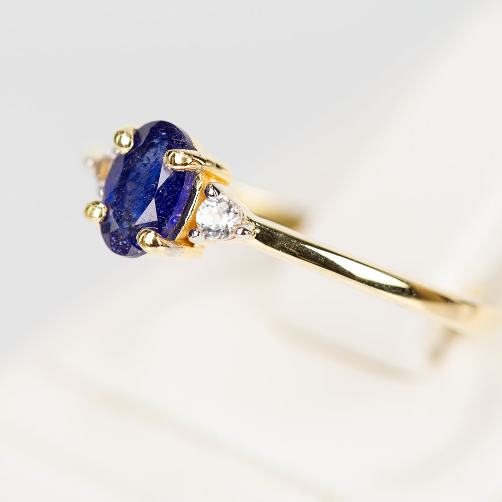Anillo de Plata Bañada en Oro con Zafiro Azul Australiano y Topacio Blanco
