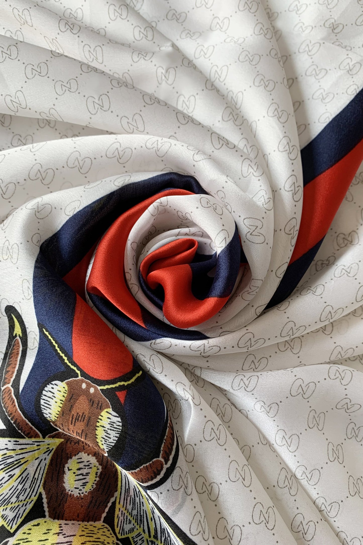 Bufanda-Mantón de Seda, 90 cm x 180 cm, Abeja de Moda con Borde, Crema